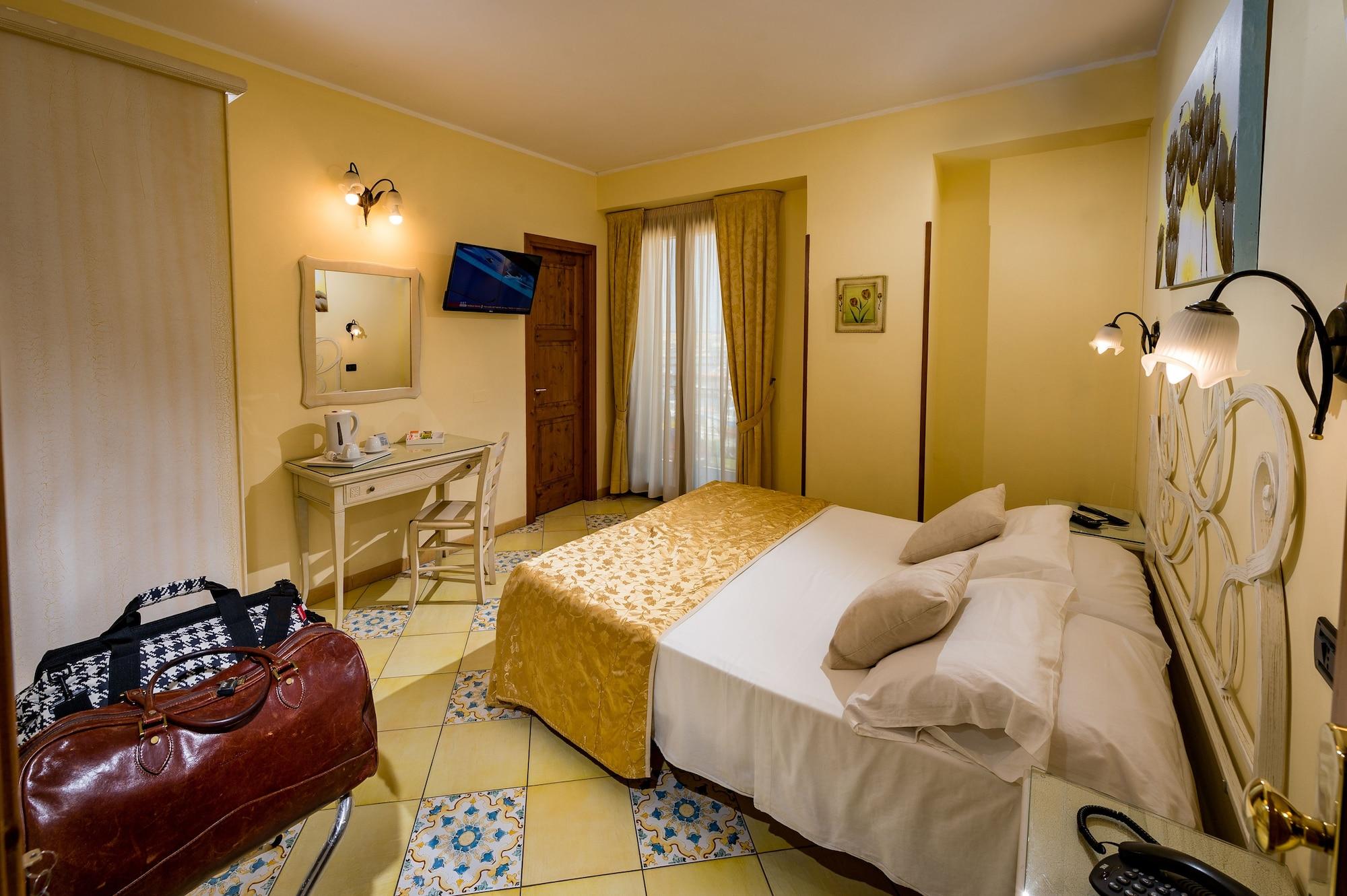 Cala Marina Hotel 3*