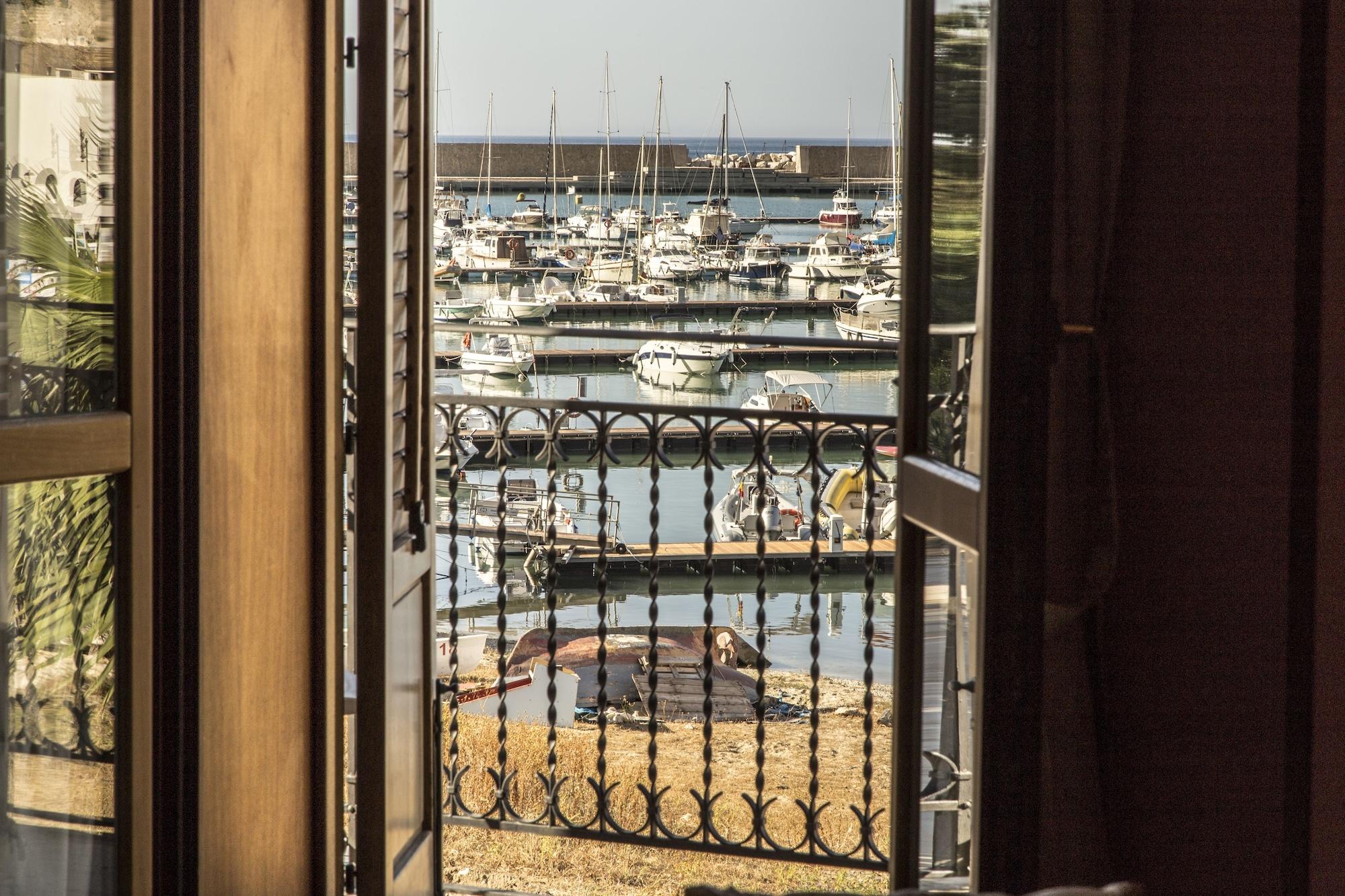 Cala Marina Hotel