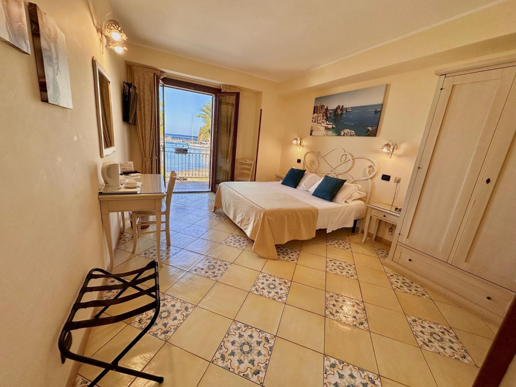 Hotel Cala Marina 3*