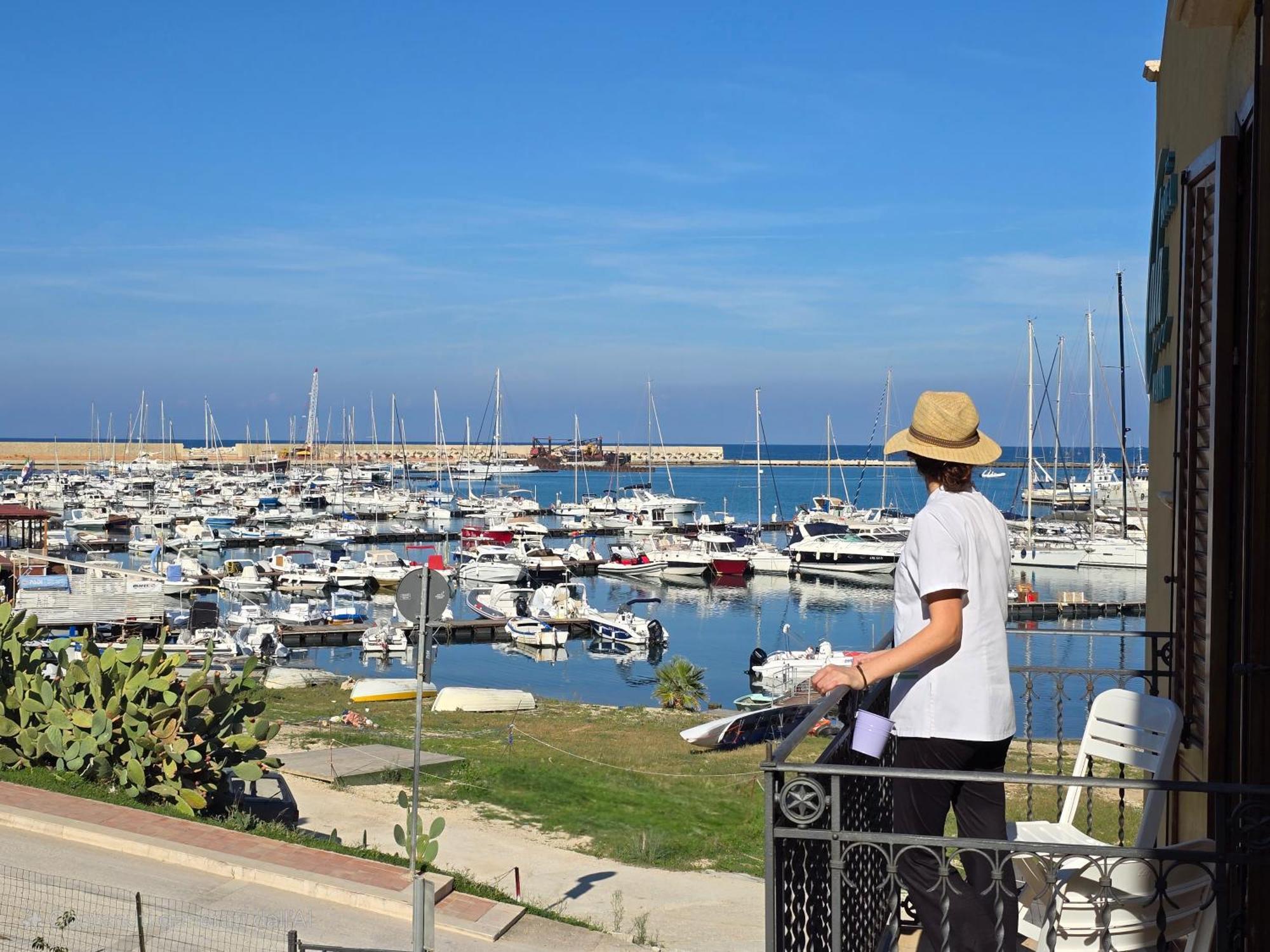 Cala Marina Hotel 3*