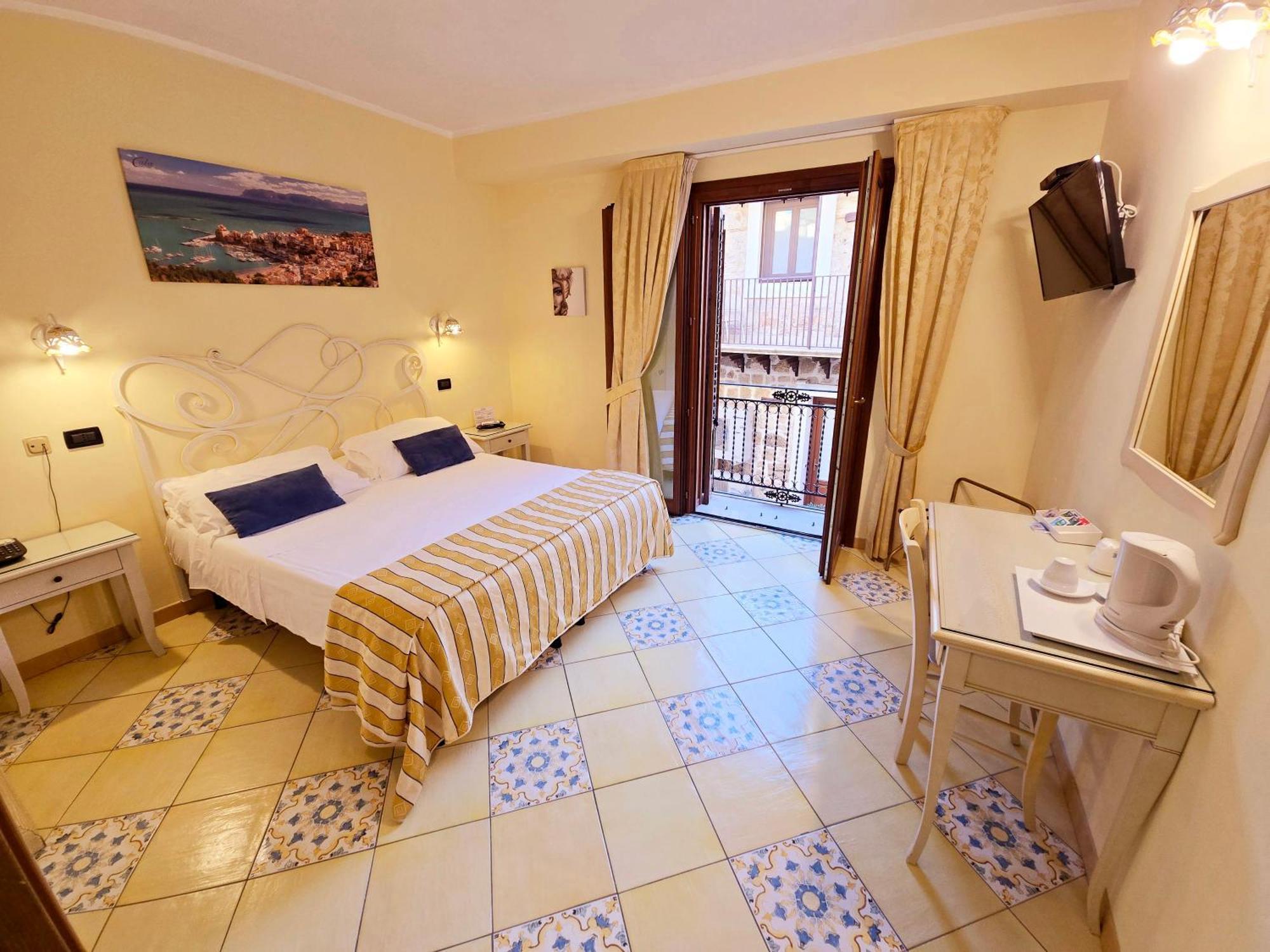 Cala Marina Hotel 3*